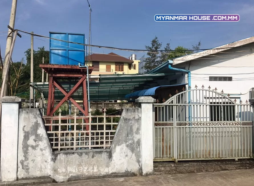 လုံးချင်းအိမ် - အာဇာနည်လမ်း၊ မရမ်းကုန်းမြို့နယ်တွင်ရှိသော အိမ်နှင့် ခြံကွက်ကျယ်ရောင်းမည်။